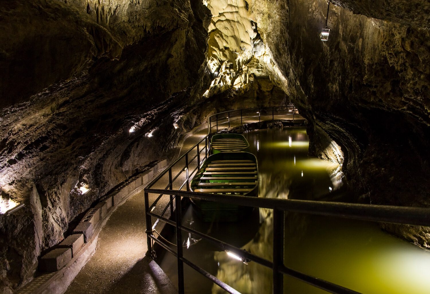 shutterstock_1421586836 (1) De grotten van remouchamps